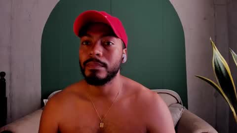 Snapshot of noah_jones__ chatting on February 2025 09:00:01 PM Noah online show from February 2025 09:00:01 PM