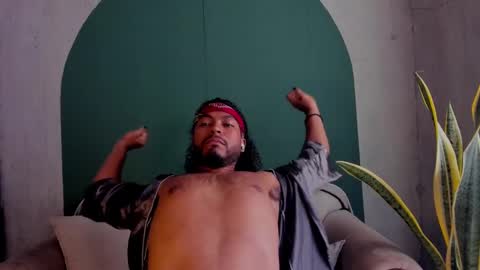 Snapshot of noah_jones__ chatting on February 2025 07:37:02 PM Noah online show from February 2025 07:37:02 PM