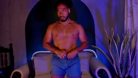 Snapshot of noah_jones__ chatting on March 2025 01:12:01 AM Noah online show from March 2025 01:12:01 AM