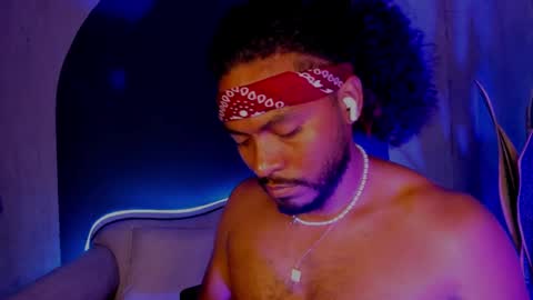 Snapshot of noah_jones__ chatting on March 2025 01:42:02 AM Noah online show from March 2025 01:42:02 AM