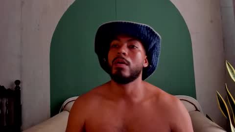 Snapshot of noah_jones__ chatting on November 2025 05:04:02 PM Noah online show from November 2025 05:04:02 PM