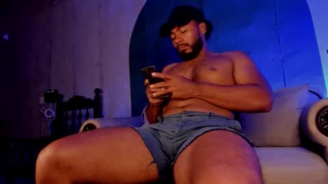 Snapshot of noah_jones__ chatting on November 2025 12:55:01 AM Noah online show from November 2025 12:55:01 AM