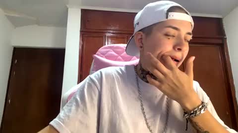 Snapshot of noah_martini chatting on January 2025 02:37:01 AM noah hehim online show from January 2025 02:37:01 AM