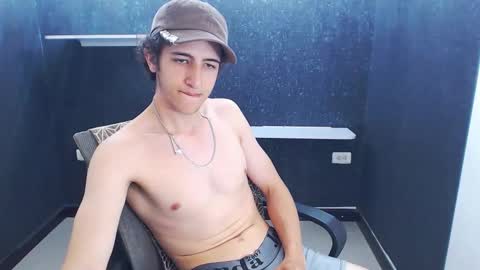 noah_sokolov online show from December 2025 07:53:02 PM