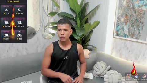 Snapshot of noahdark_ chatting on April 2026 02:09:02 AM NOAH online show from April 2026 02:09:02 AM