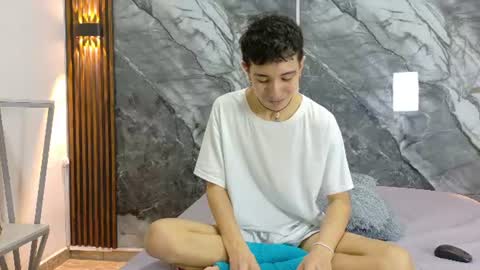 Snapshot of noahwalker__ chatting on June 2026 11:09:02 AM online show from June 2026 11:09:02 AM