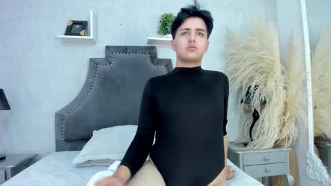 Snapshot of noahwolff_ chatting on February 2026 05:05:01 AM Noah online show from February 2026 05:05:01 AM