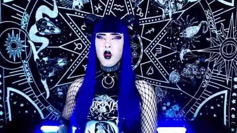 caroline online show from November 2025 01:49:01 AM