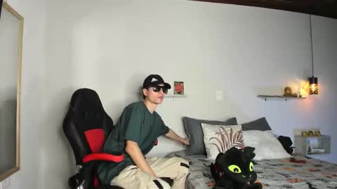 Snapshot of noble_b312_ chatting on November 2025 05:22:01 PM Crow online show from November 2025 05:22:01 PM