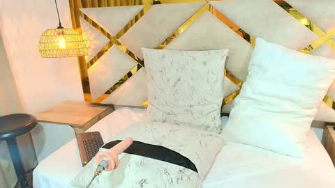 NOELLE online show from January 2026 07:50:01 PM