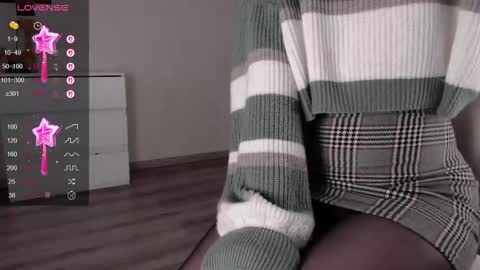 noelleneptune online show from September 2025 12:05:01 PM