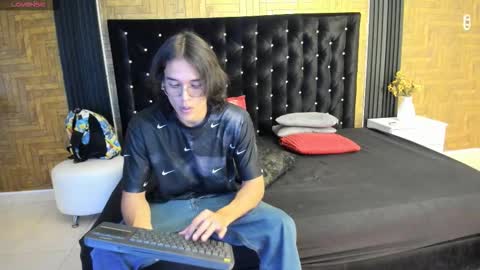 Snapshot of noha_castellano chatting on March 2026 03:19:01 AM online show from March 2026 03:19:01 AM