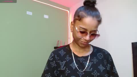 Noha Thomson online show from January 2025 08:43:02 PM