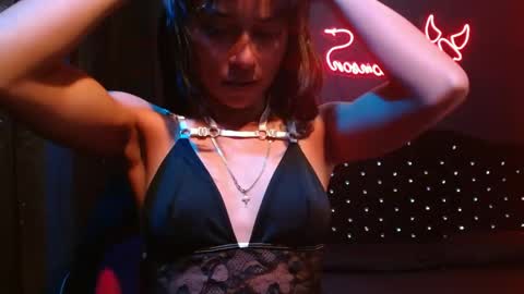 Noha Thomson online show from April 2026 08:45:02 PM