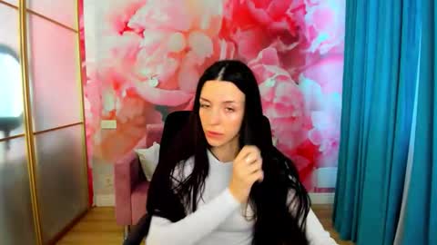 Snapshot of noirdiva chatting on April 2026 06:00:02 AM NoirDiva online show from April 2026 06:00:02 AM
