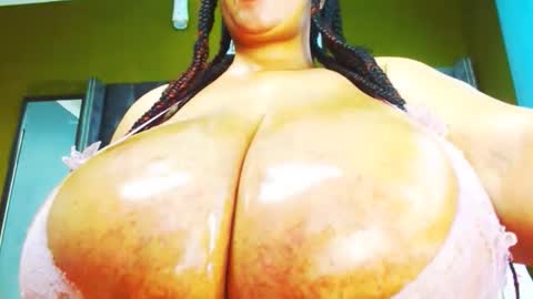 THICKNTASYBBWZOEY18 online show from October 2025 07:00:02 AM