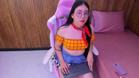 Snapshot of nomi_blue chatting on December 2025 05:04:02 AM Nahomi online show from December 2025 05:04:02 AM