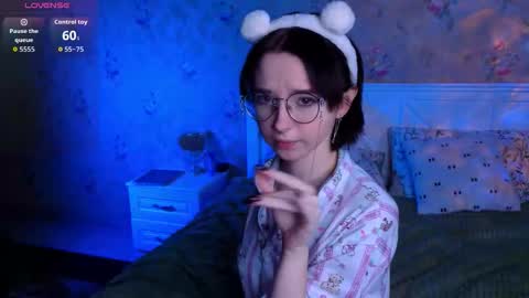 Nora Failure online show from December 2025 11:30:02 AM