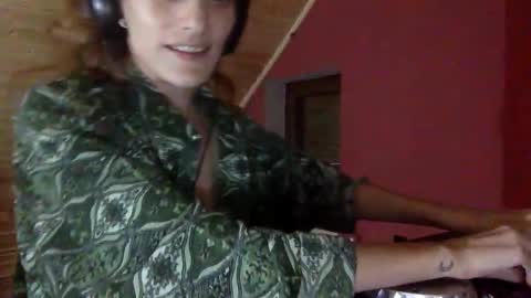 Snapshot of norablues chatting on September 2025 06:00:01 PM norablues online show from September 2025 06:00:01 PM