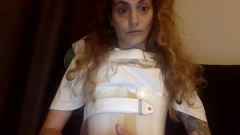 Snapshot of norablues chatting on October 2025 06:18:01 PM norablues online show from October 2025 06:18:01 PM