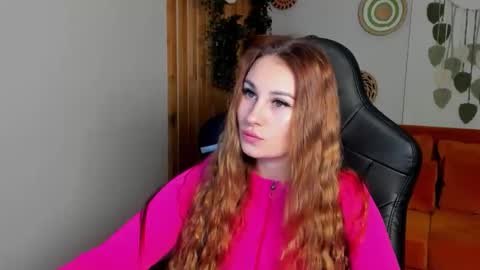 NoraFoxes online show from November 2025 05:40:02 AM