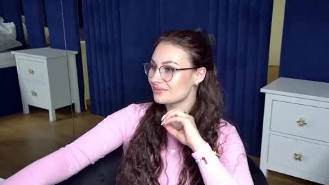 NoraFoxes online show from January 2026 03:39:01 PM