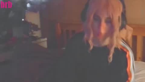 Lucy online show from November 2025 04:14:01 AM