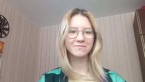 Snapshot of novellahartig chatting on February 2026 07:12:02 AM Sari It is my first day online show from February 2026 07:12:02 AM