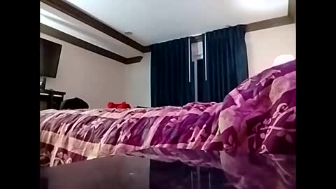 CLOUDYKINF online show from October 2025 08:23:02 AM