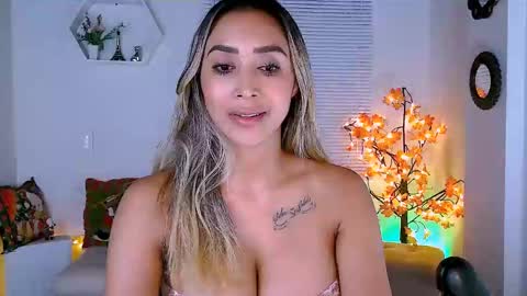 Nycole online show from December 2024 05:40:02 AM