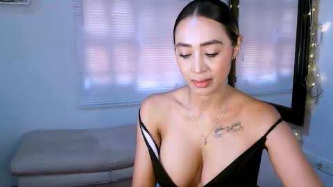 Nycole online show from September 2025 05:02:01 PM