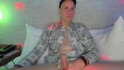 Snapshot of nyhudsonvalleyfun chatting on January 2026 05:20:01 AM HudsonValleyNYfun online show from January 2026 05:20:01 AM