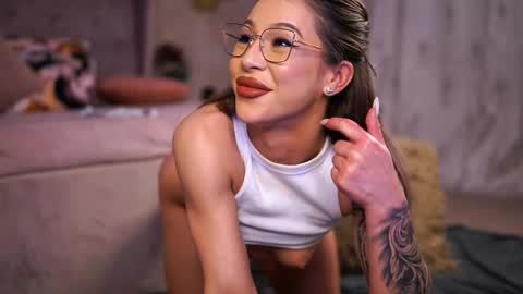 Snapshot of nyrobinova chatting on January 2025 01:30:01 PM nyrobinova online show from January 2025 01:30:01 PM