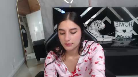 Snapshot of nyx_kitty_a chatting on July 2026 02:52:01 PM Nia online show from July 2026 02:52:01 PM