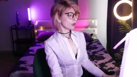 Snapshot of obedientt_ chatting on June 2026 08:12:02 AM Moonlight online show from June 2026 08:12:02 AM