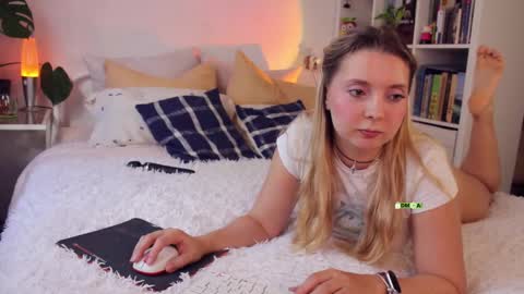 Snapshot of oceaneyesbb chatting on September 2025 07:19:01 AM Ellen- online show from September 2025 07:19:01 AM