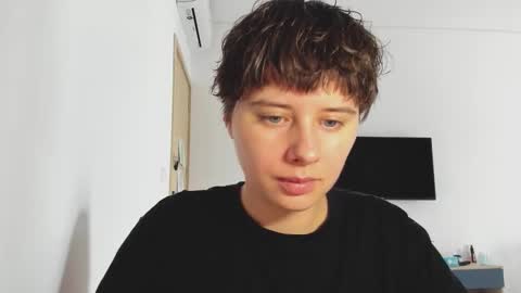 Evie online show from December 2025 03:22:02 AM