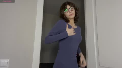 Thea online show from April 2026 04:43:02 AM