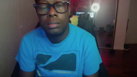 Snapshot of officialmoneyxxx chatting on December 2024 03:59:01 AM Money online show from December 2024 03:59:01 AM