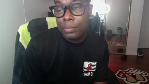 Snapshot of officialmoneyxxx chatting on December 2024 04:38:02 PM Money online show from December 2024 04:38:02 PM