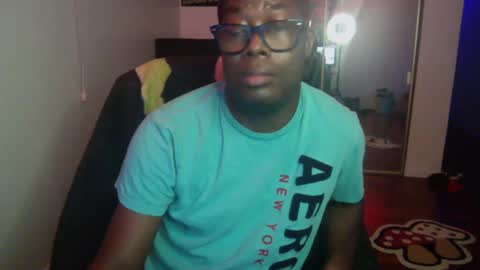 Snapshot of officialmoneyxxx chatting on December 2024 12:52:01 AM Money online show from December 2024 12:52:01 AM