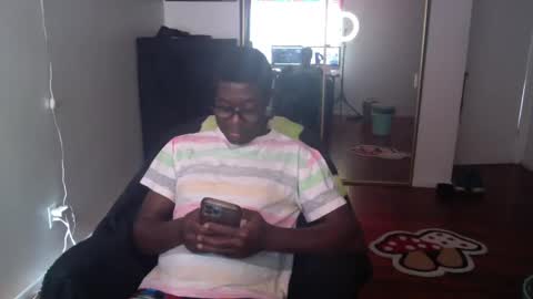 Snapshot of officialmoneyxxx chatting on December 2024 07:32:01 PM Money online show from December 2024 07:32:01 PM