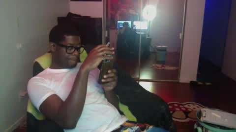 Snapshot of officialmoneyxxx chatting on December 2024 12:44:02 PM Money online show from December 2024 12:44:02 PM