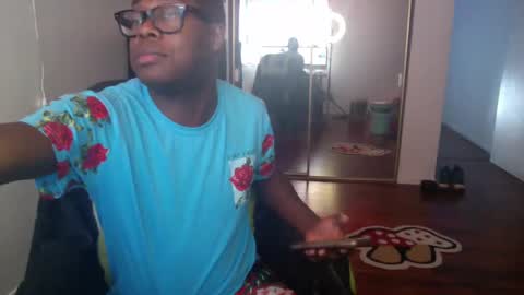 Snapshot of officialmoneyxxx chatting on December 2024 10:47:02 PM Money online show from December 2024 10:47:02 PM