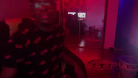 Snapshot of officialmoneyxxx chatting on December 2024 06:10:02 AM Money online show from December 2024 06:10:02 AM