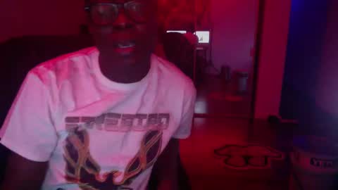 Snapshot of officialmoneyxxx chatting on December 2024 03:51:02 AM Money online show from December 2024 03:51:02 AM