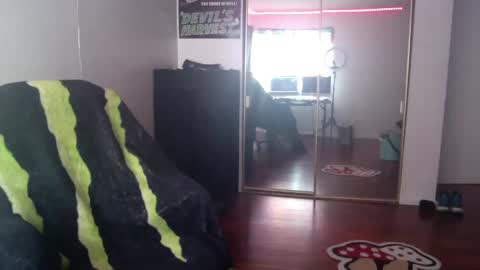 Snapshot of officialmoneyxxx chatting on December 2024 07:27:02 PM Money online show from December 2024 07:27:02 PM