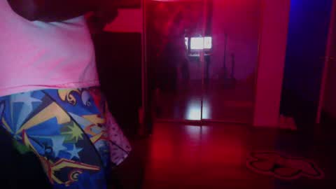 Snapshot of officialmoneyxxx chatting on January 2025 04:28:01 AM Money online show from January 2025 04:28:01 AM