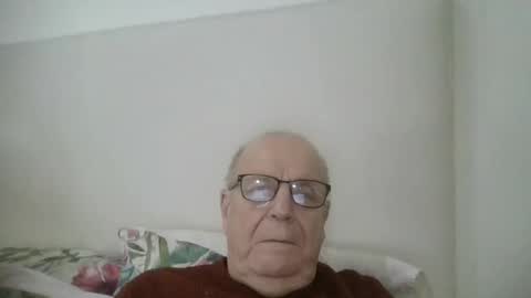 Snapshot of oggi95 chatting on December 2024 11:48:01 AM oggi95 online show from December 2024 11:48:01 AM