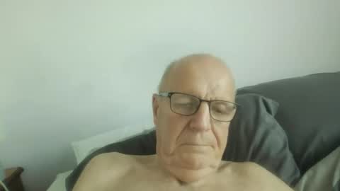 Snapshot of oggi95 chatting on September 2025 06:46:01 AM oggi95 online show from September 2025 06:46:01 AM